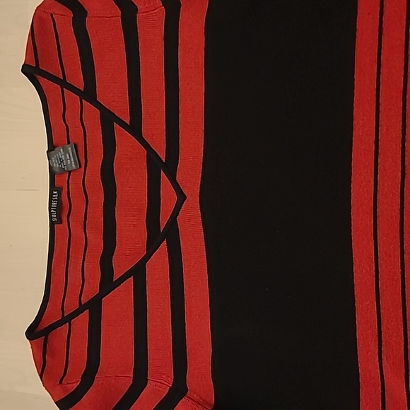 LIKE NEW Y2K Sculpture Silk Red and Black Striped V-neck Sweater - Picture 4 of 11